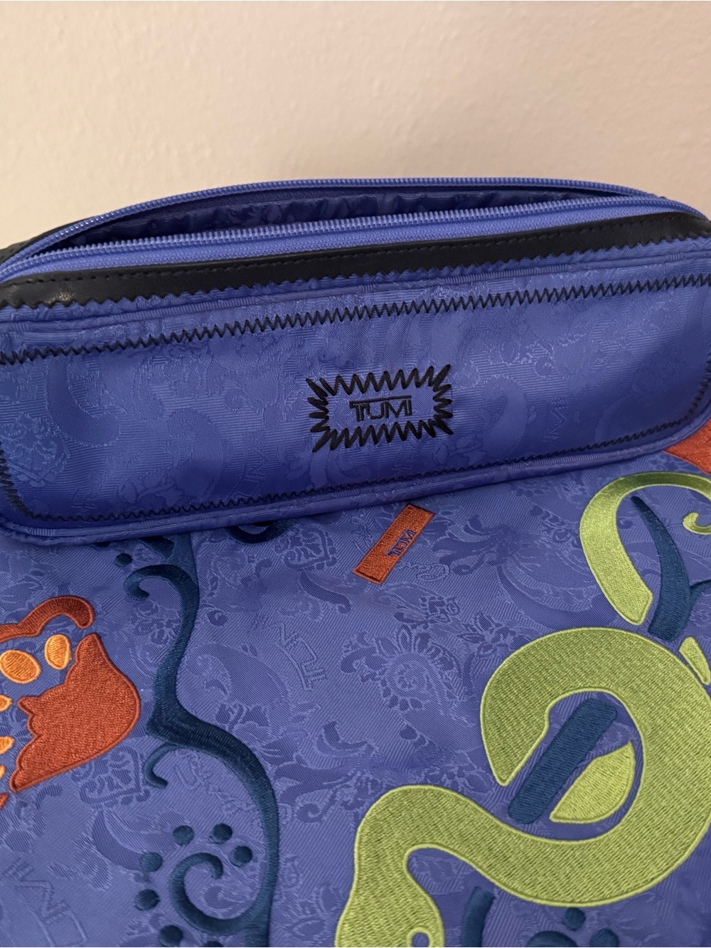 Tumi Carlos Falchi Black/Blue Leather Laptop Briefcase with Dual Front Pockets - Picture 16 of 16